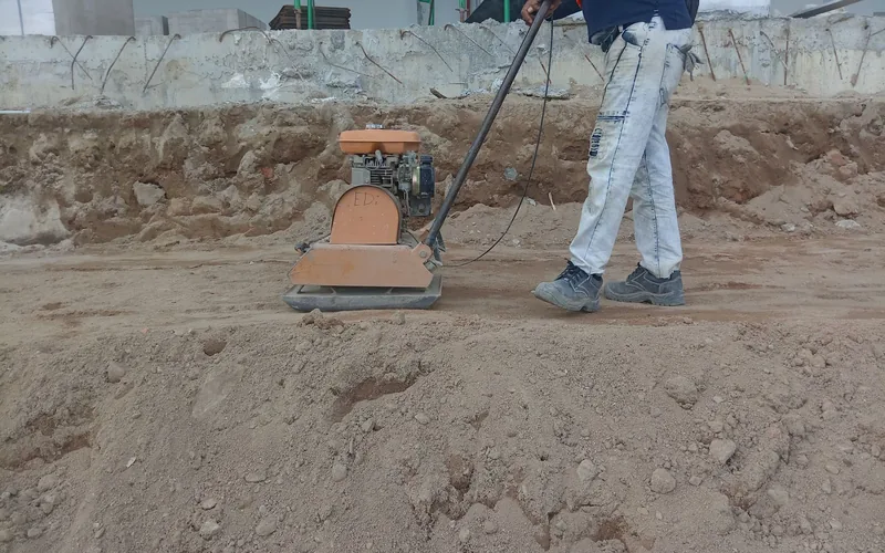 Placă vibratoare pentru beton